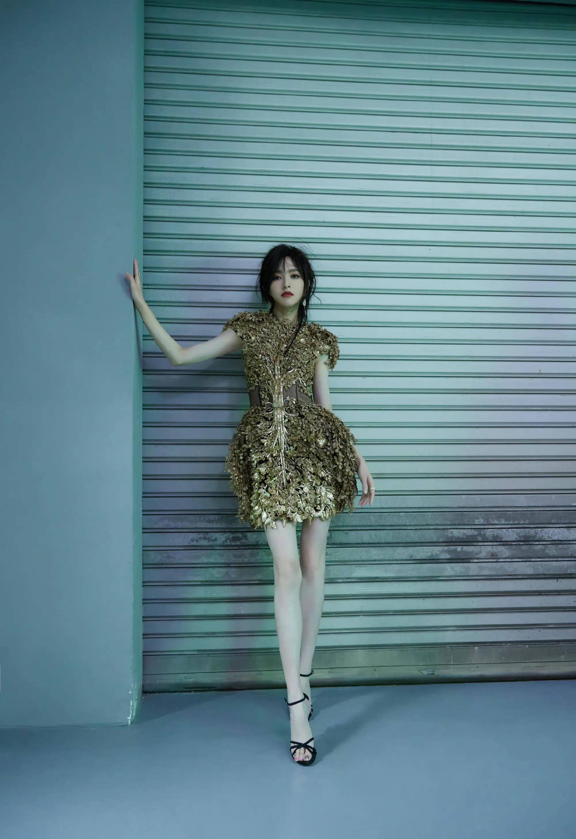 女演员如何露脸,关晓彤露腿,妹妹的事业之路,赵丽颖的骨头_衣服_身材