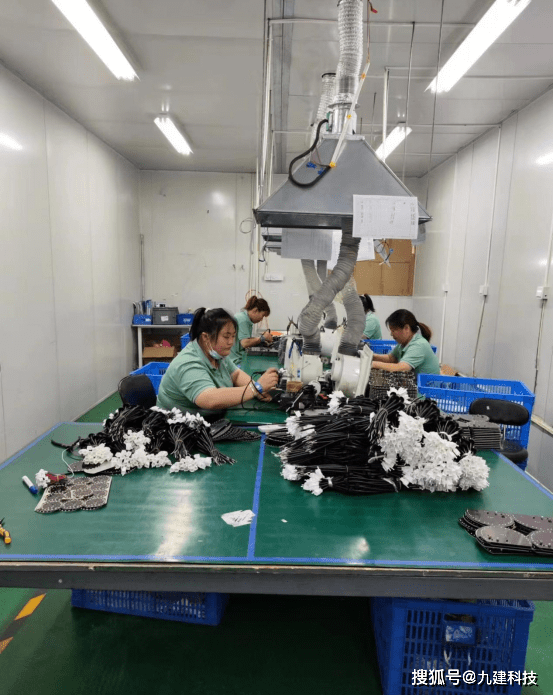 优阿斯灯具品牌工厂新增一条生产线_组装_产品_认证
