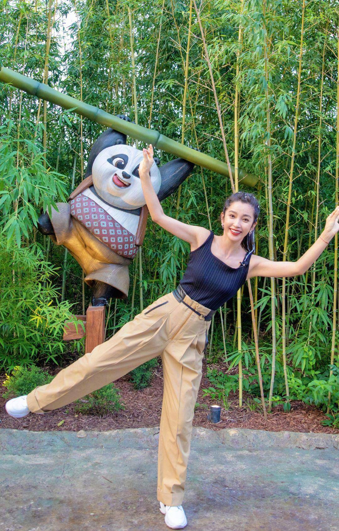 李冰冰罕见带外甥游玩,一儿一女太像妹妹李雪,和她还有同款鼻子_风格