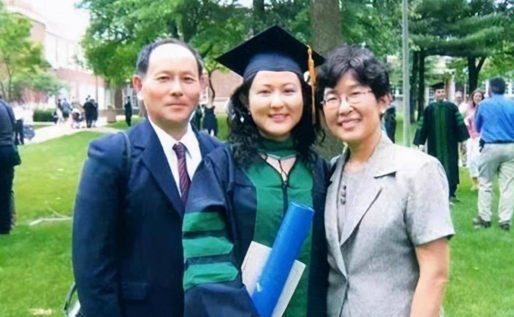 上海一家三口异国打黑工15年,两代人接力改变命运的阶层升迁_丁尚彪