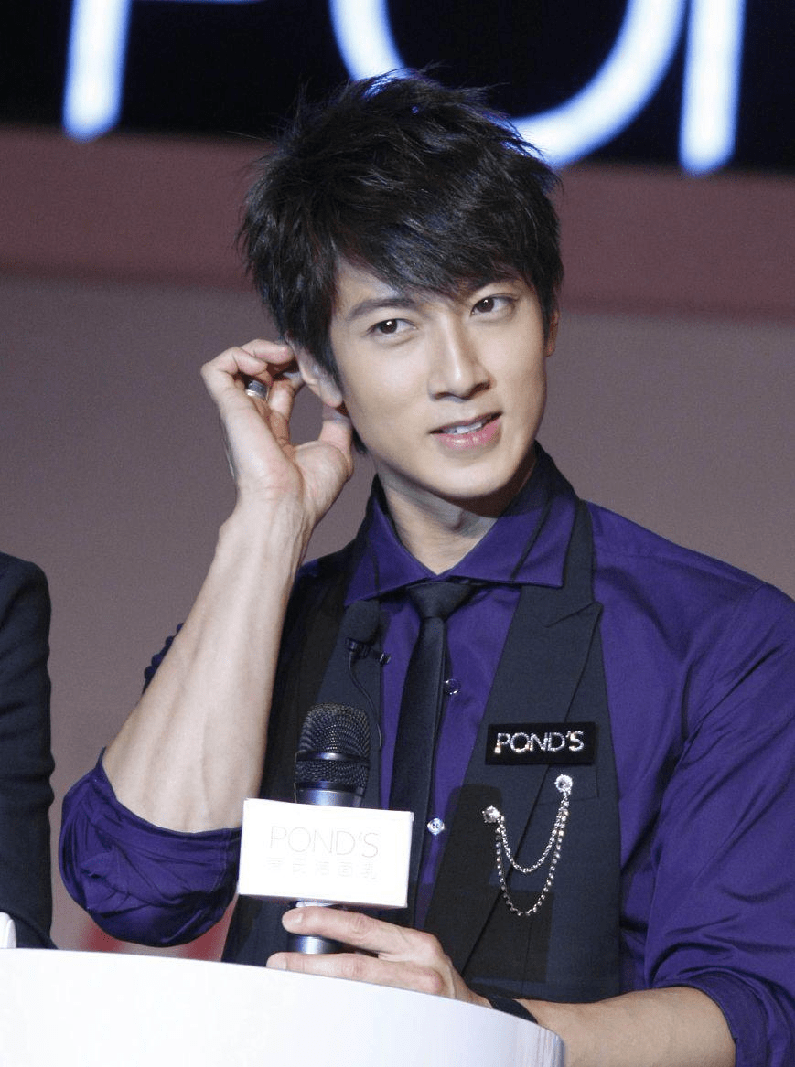 曾经在刷微博的时候,我偶然看到了一条关于吴尊的状态,他在一次采访中