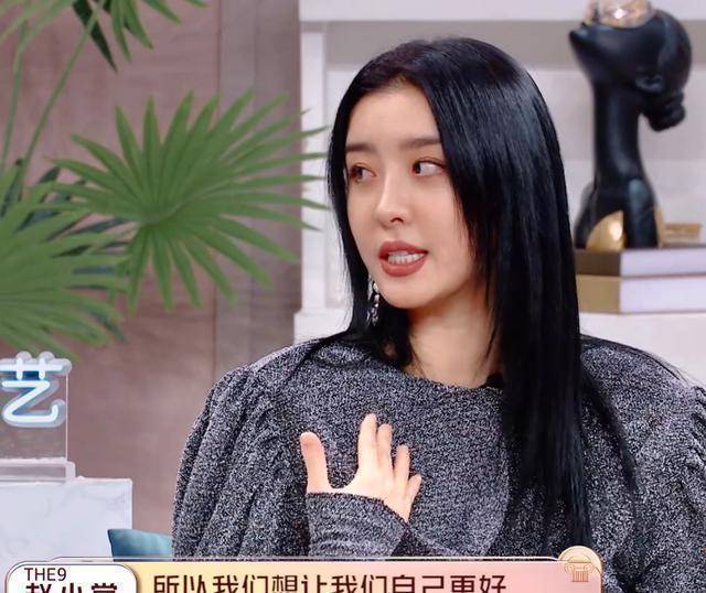 赵小棠手拿电子烟依然老烟手,踩踏国货,粉丝还为其辩解不犯法_名牌