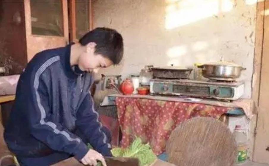 原创            寒门贵子庞众望，靠捡破烂维持生活744分考上清华，如今怎么样了-庞众望现状2019视频