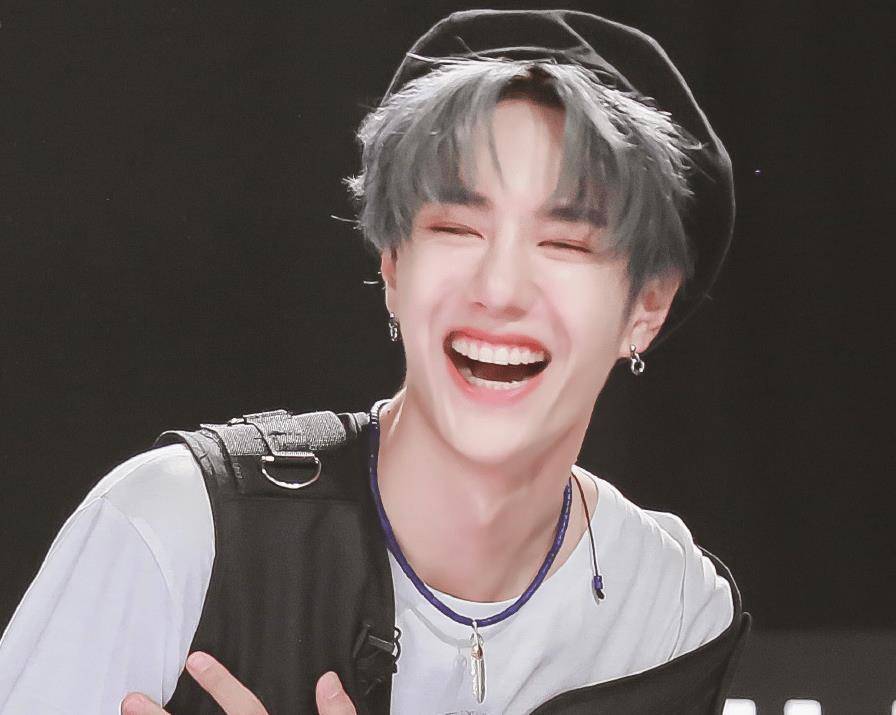 王一博瞎起哄,追着女生不放惨被揍,险些找经纪人_王萌黎_时候_花絮