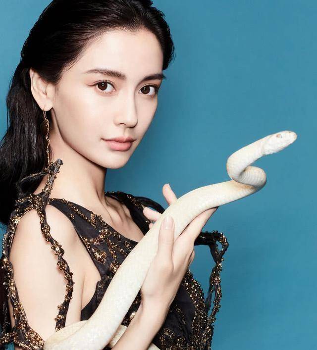 angelababy与蛇共舞,照片让人头皮发麻_写真_网友_黑色