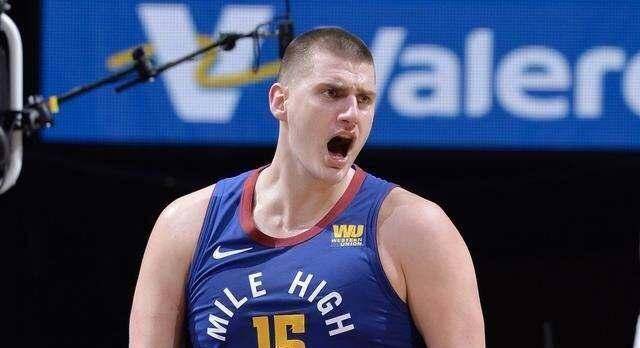 约基奇终露面,变化明显更瘦了,瘦成瓜子脸 大肚腩消失_赛季_减肥_不