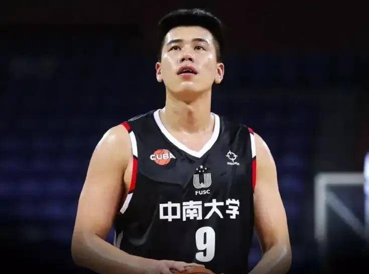 宁波富邦有意优秀内线球员_大学_万圣伟_1