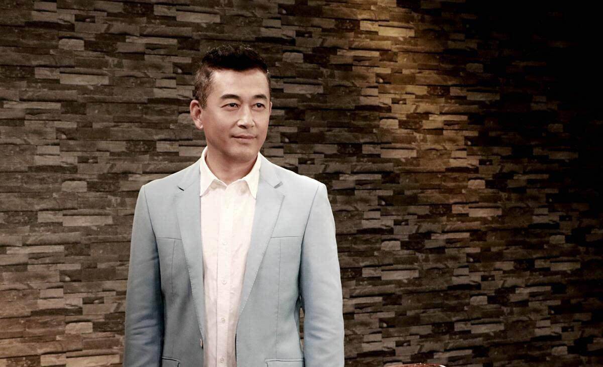 张定涵牵手王志飞:爱心将美女与大叔粘合在一起_孩子_聋哑儿_生活