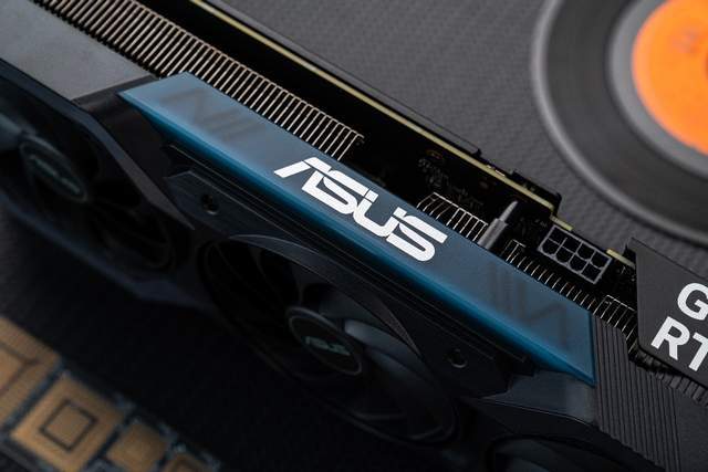 次元新锐畅玩3A 华硕巨齿鲨RTX 4060显卡测评