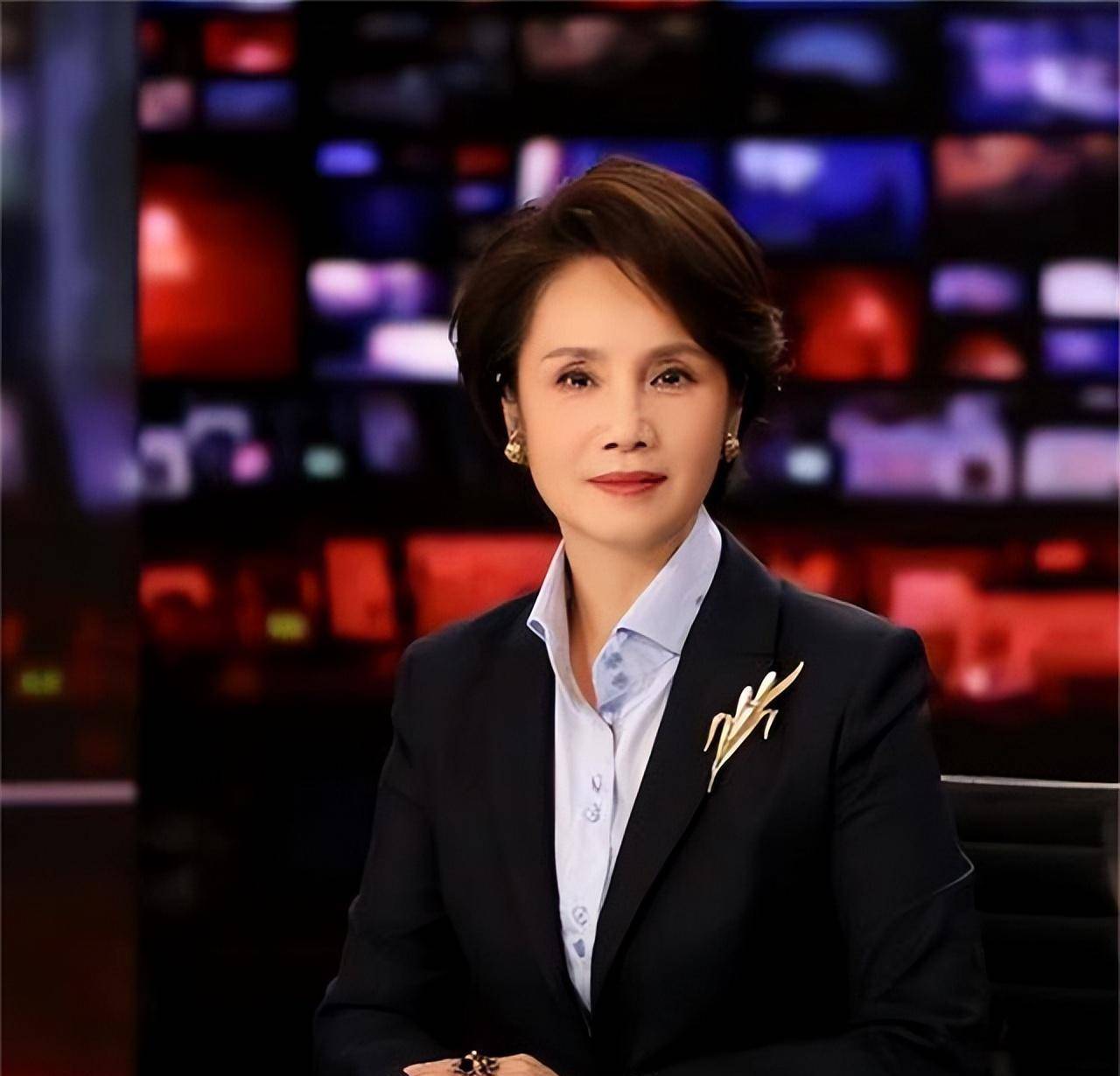 央视徐俐近照,皮肤黑却很优雅高贵,她说:我是丈夫的小可爱_工作_节目