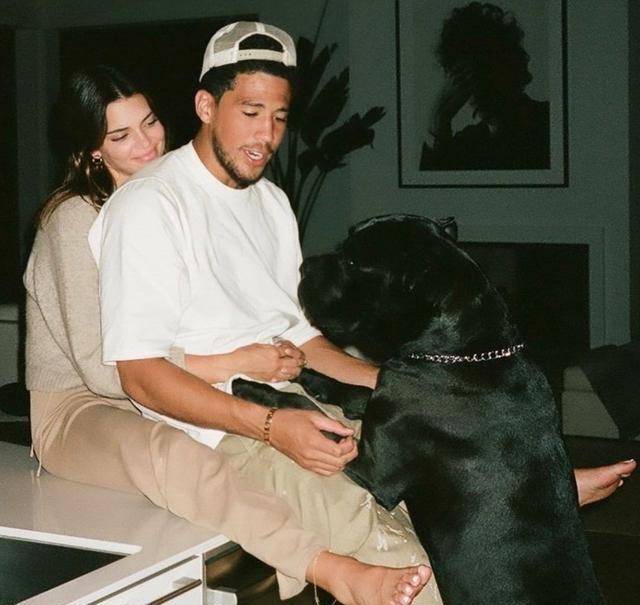 詹娜四大前男友全部出局,现任男友仍在征战西决_决赛_布克_西蒙斯