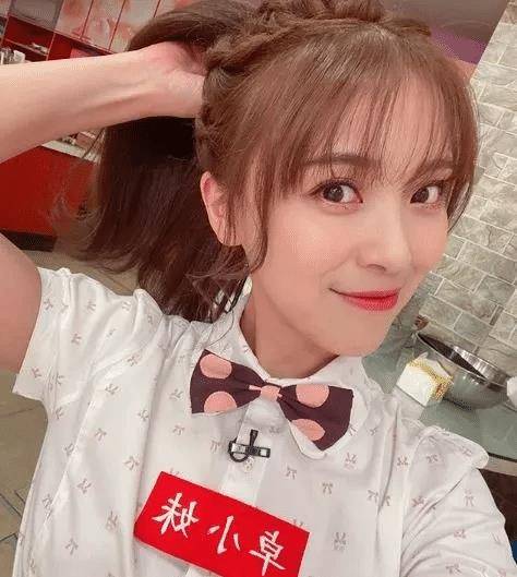 回忆起出道前,自己就是因为唱了李玟的《sunny day》,才成功让经纪人