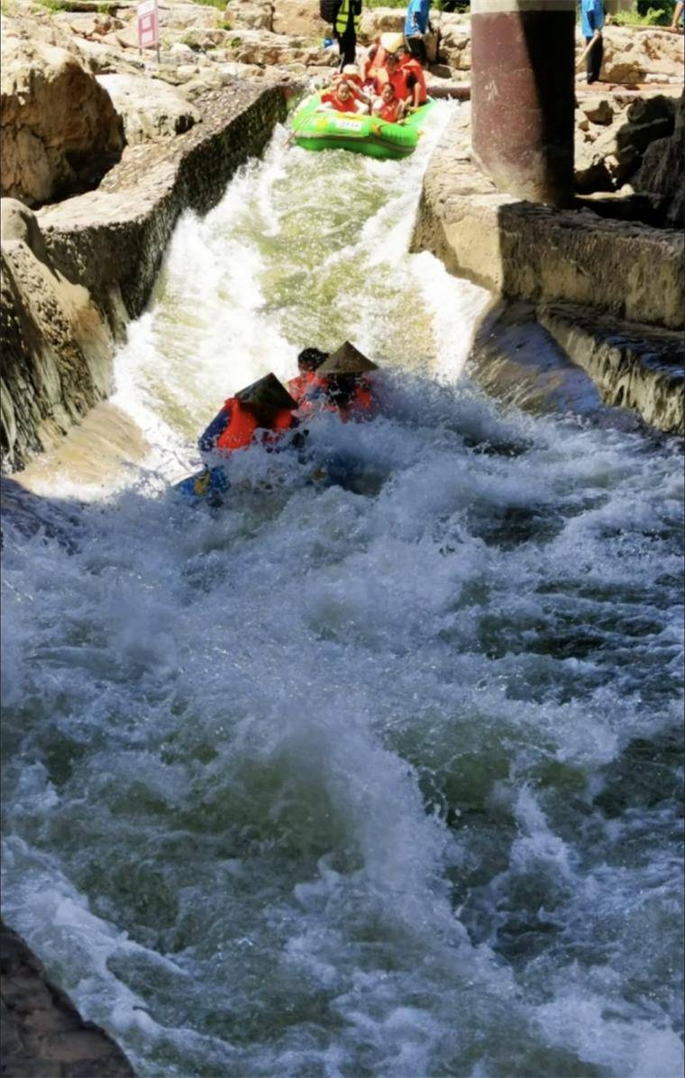 周边游玩:白云寺,恒河源高山漂流,兴隆山,红河漂流,红河大峡谷,南天