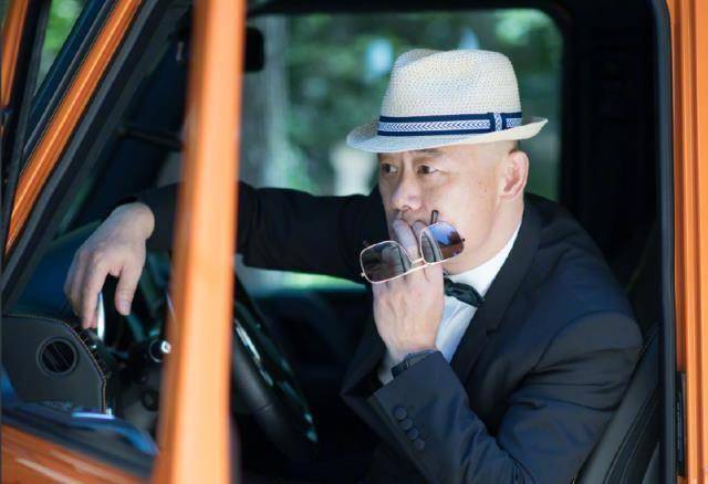 周立波晒与胡洁近照,点赞唐爽确认18日出庭,两女儿颜值差别巨大_张睿