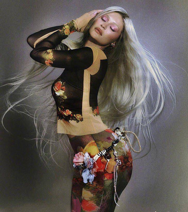 凯莉·詹娜不凡:时尚大片出炉,身材惊人!_照片_小妹_凯莉·詹纳