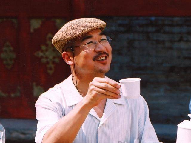 63岁张国立依然很精神,坦言儿子是遗憾,三个女儿却十分争气!