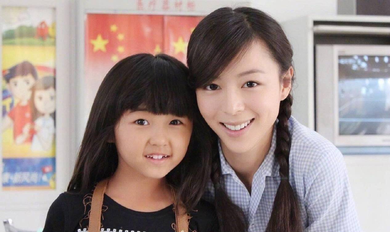 后张静初张子枫十年再聚,岁月真是一把"杀猪刀"_电影_方登_演技