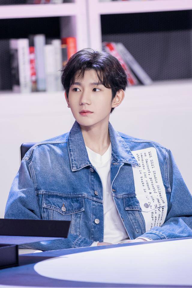 王源新歌发出预告,在线上演壁咚戏份让人脸红心跳,果真又疯又野_金婧