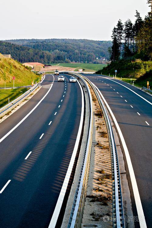 为什么高速公路有那么多的弯道?揭秘背后的科学原理!_搜狐汽车_搜狐网