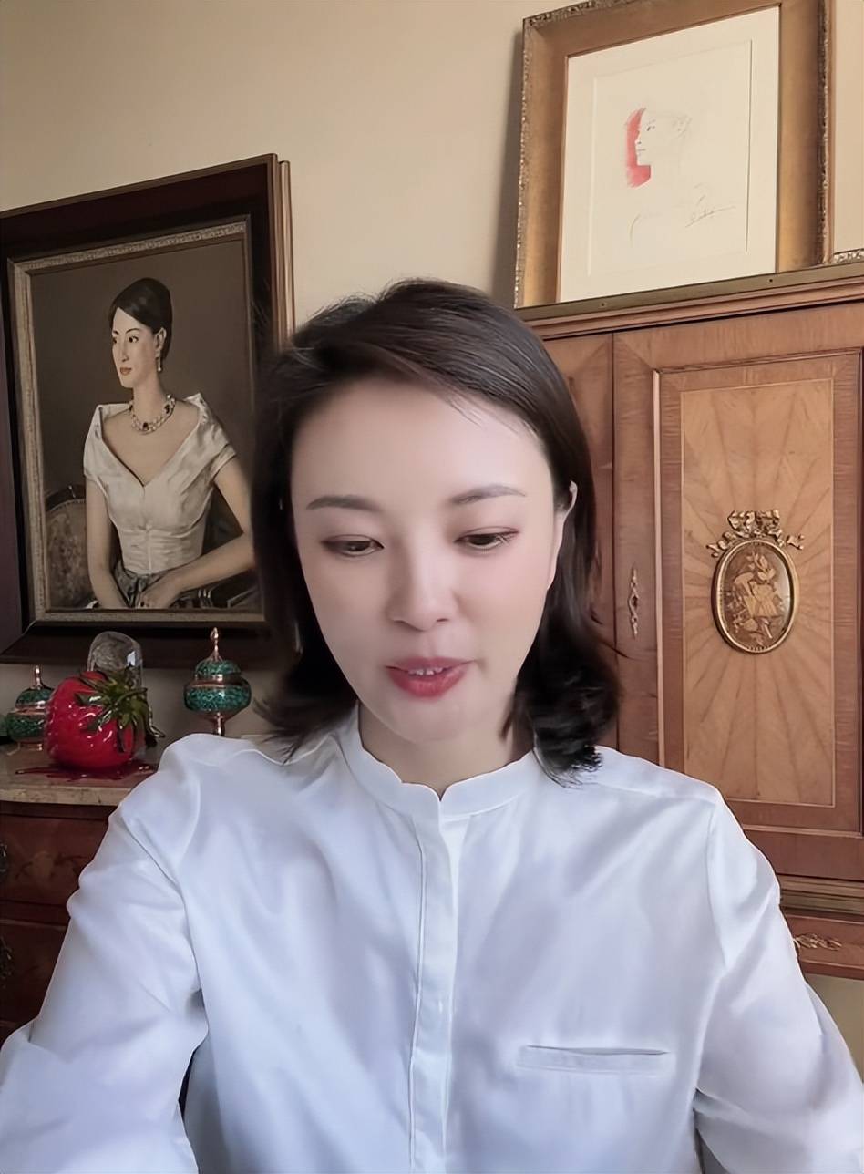刘芳菲:分享穿搭经,不像李思思欧阳夏丹王小骞那样蹭李玟的流量_耳环