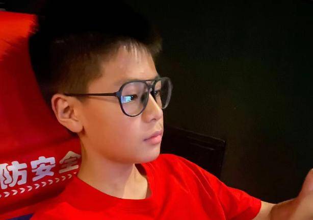 全科免考毕业,12岁178cm与亲弟共用一张脸_蔡轩正_儿子_照片