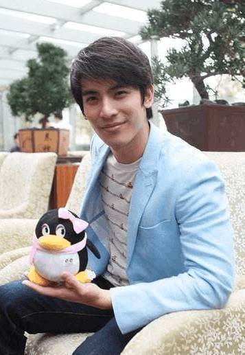 这几位泰剧当红明星:家庭背景强大,学历高,而且生活富足优渥_pong