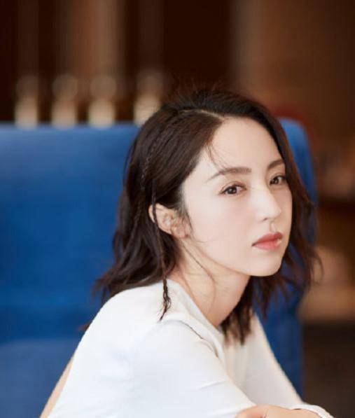 路透,两大女演员同框,赵丽颖少女感不输小六岁的张慧雯_王一博_颖宝