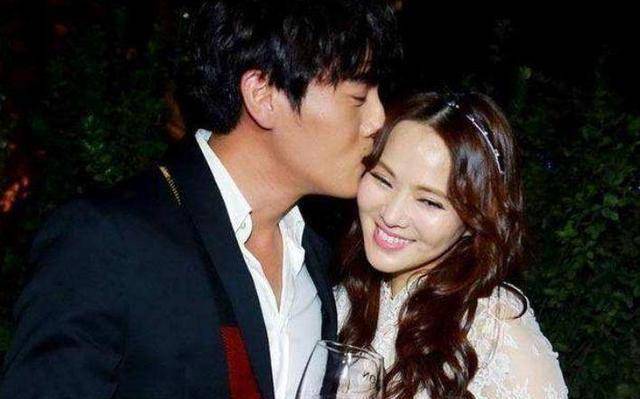 51岁伊能静:嫁小十岁老公,与婆婆成闺蜜,她是年过半百的少女_父亲