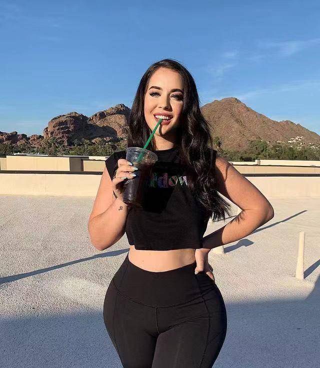 175斤大码模特,健身打造"葫芦"身材,夸张臀围惹人爱_训练_体重_女性