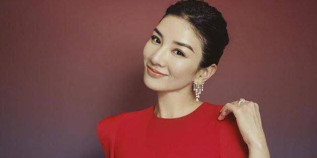 《吐槽大会5》首期黄奕做主咖,挺直腰板谈前夫,幽默又霸气_黄毅清