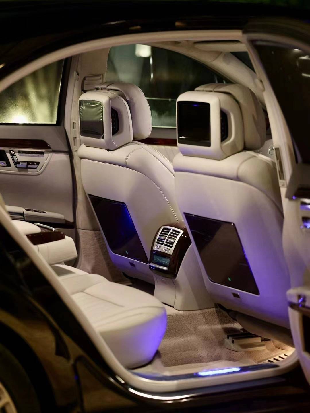 下期预告讲解宾利欧陆gt w12 激情粉/亚麻白 帝王蓝 2019年12月上牌