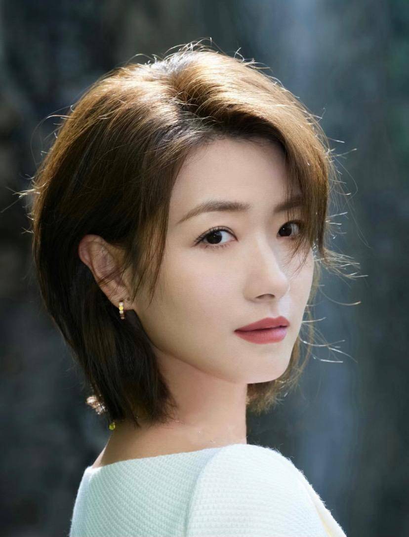 宋慧乔带火了"挂耳短发",减龄显脸小,很适合四五十岁女人_脸型_发型