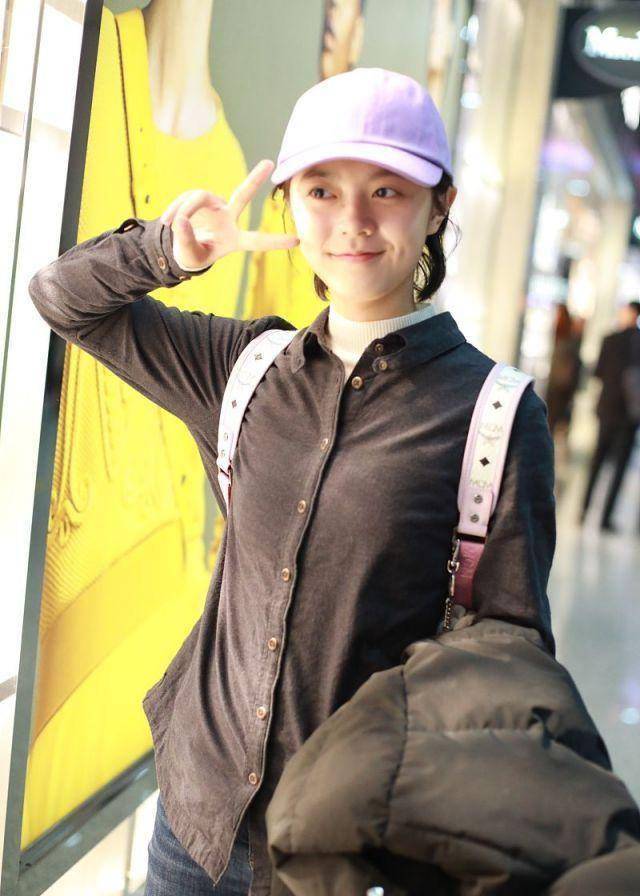 17岁赵今麦现身机场甜美比心引好感新剧开播引网友期待_扮相_电视剧