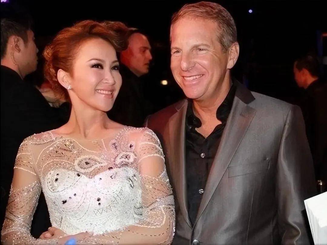 李玟去世第5天,她固守的体面被撕得粉碎,她加拿大老公正被网暴_布鲁斯