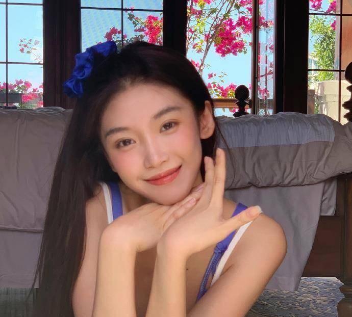 半藏森林发长文吐槽网友,想要继续当网红捞钱的她,遭到网友抵制_阿沁