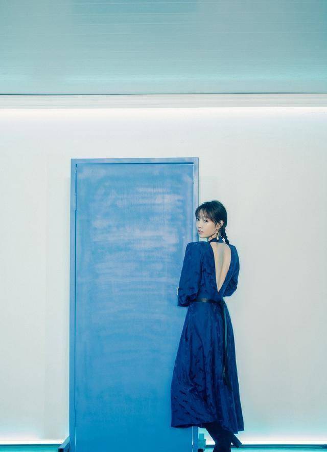 如今白百何也是全身心的投入到工作中,遥想出事之前她也算是一线明星