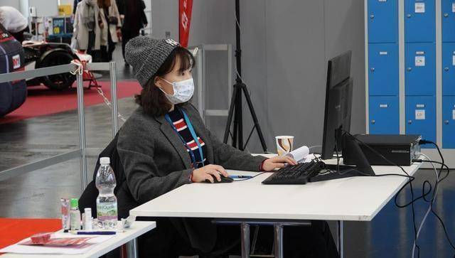 湖南工艺美术职业学院的董青分别为中国队在砌筑项目和时装技术项目上