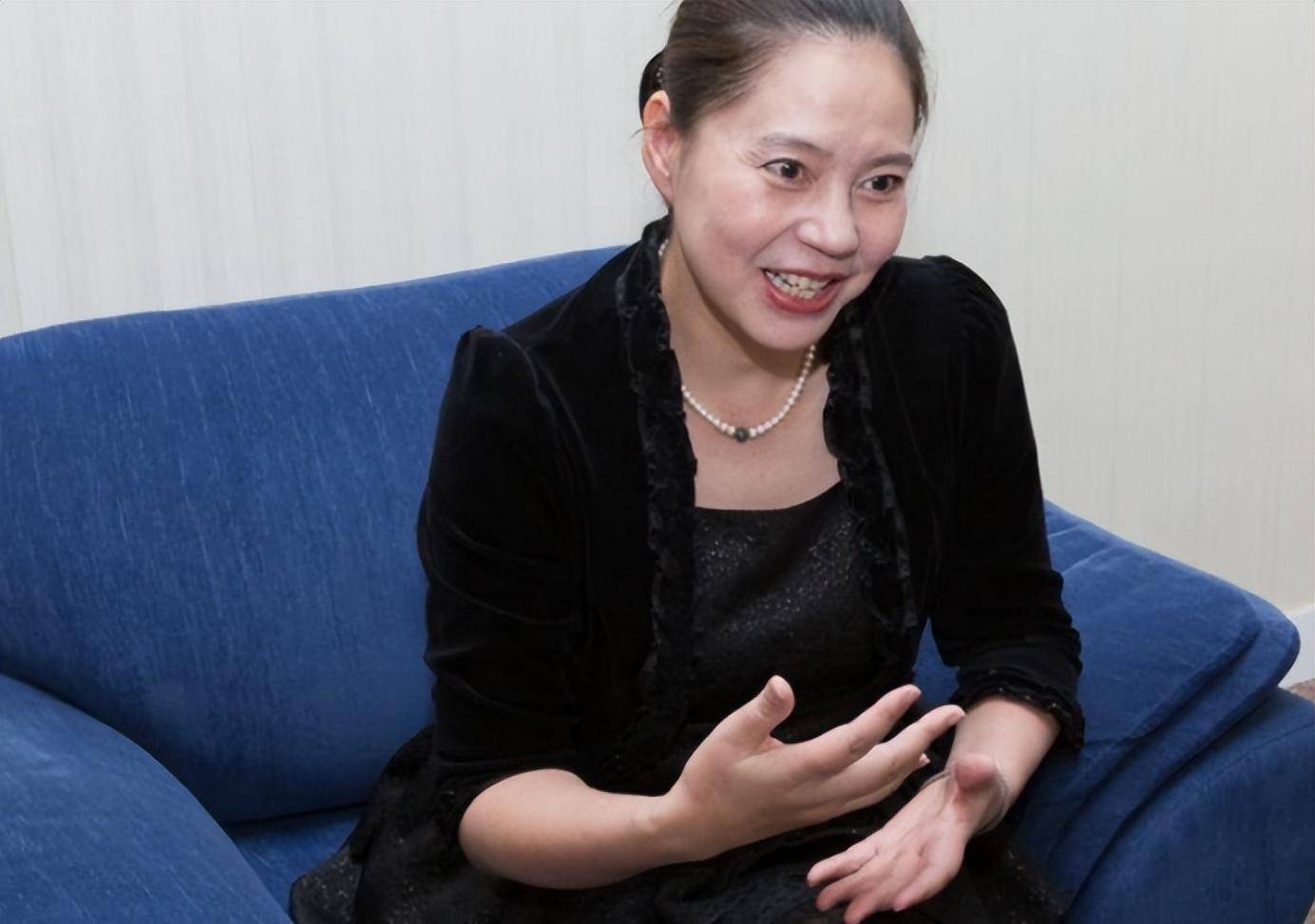 82年网球名将胡娜出逃国外,32年后高调回来办展:我是为了我的画_比赛