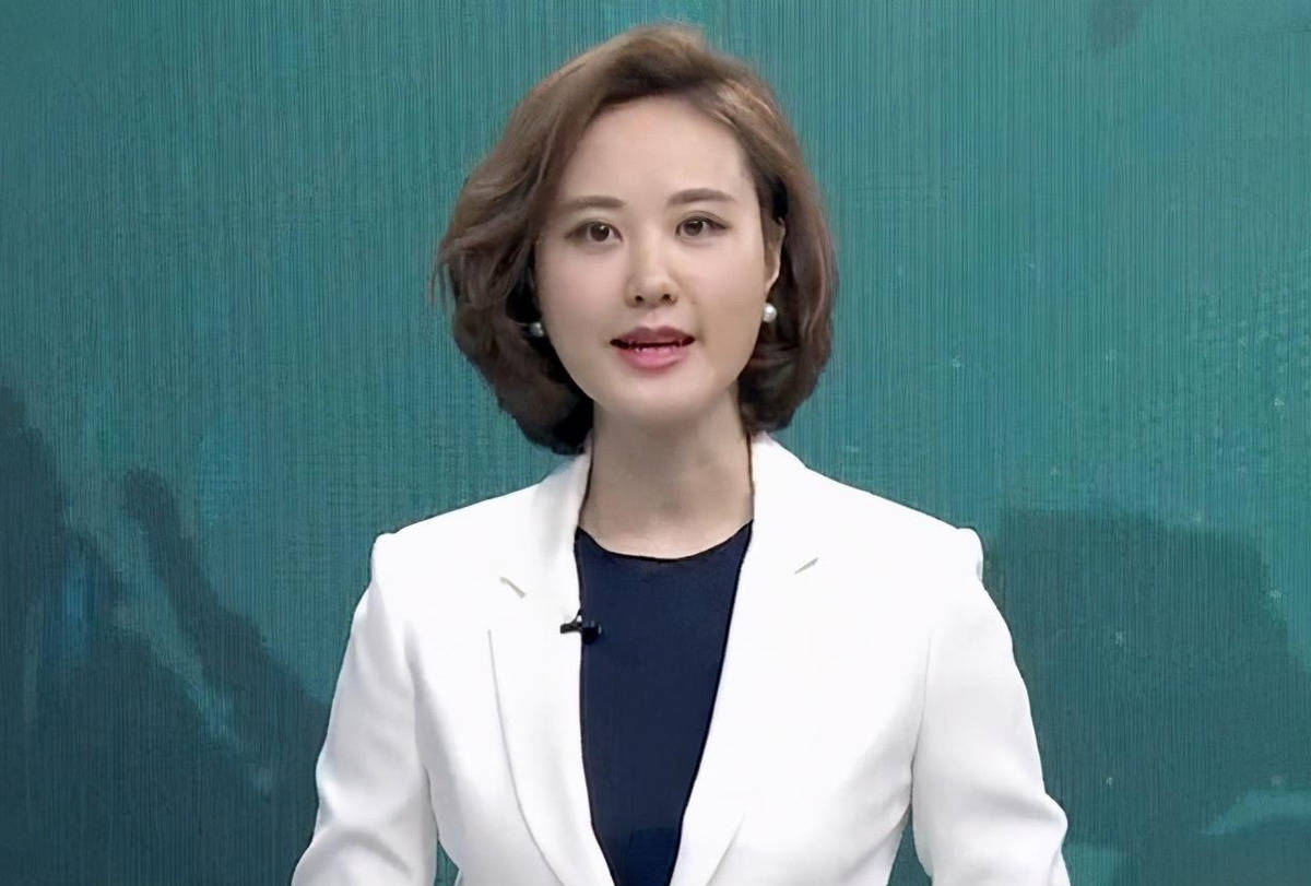 秦方:从重庆走出的央视美女主持人,男友在雾中迷路了_比赛_能力_生活