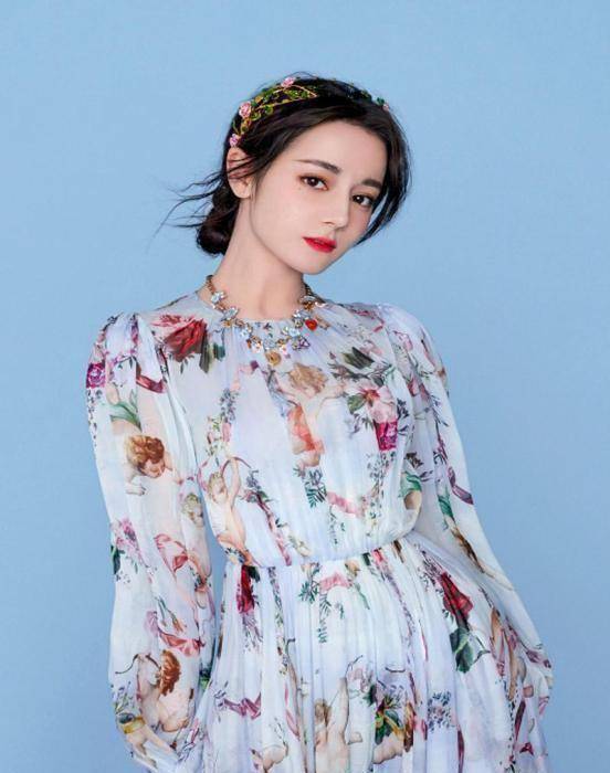 在电视剧《克拉恋人》在其剧中饰演女明星高雯,私下的古灵精怪,想必很