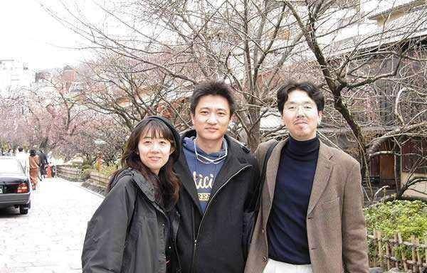 49岁韩青近照,妻子颜值不输范冰冰,荧屏硬汉化身柔情女儿奴_演技