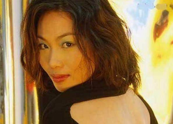 被骂是白骨精,甘愿当小三18年,如今46岁和继子关系处成这样_陈妙瑛