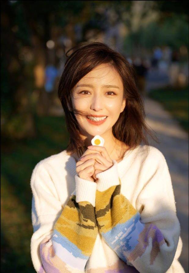 佟丽娅随拍照美到爆!