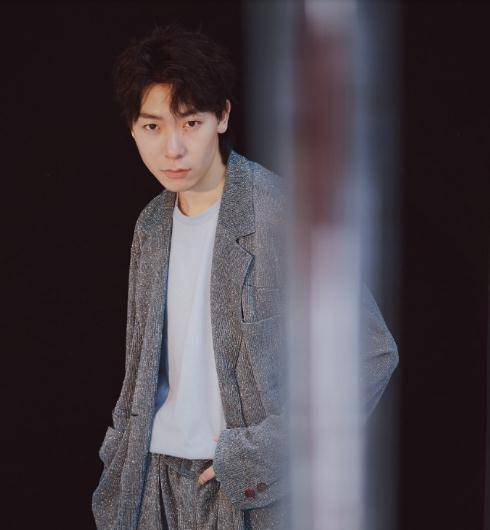 原来是把目光转移到了床单上!_老福_rapper---_flow