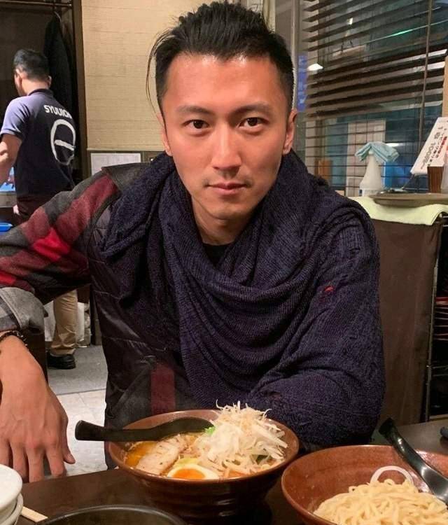 谢贤发话:会支持他_苗侨伟_父亲_人气