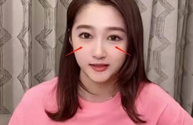 关晓彤吃播再遭热议,晚餐只吃两口,滤镜过重五官比例失调_美颜_视频