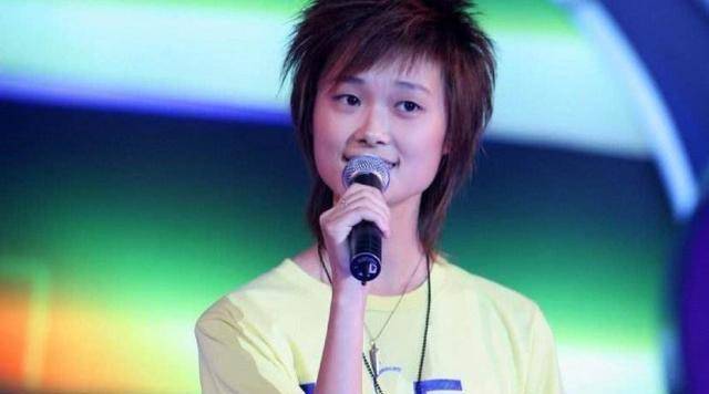 李宇春短裙亮相金鸡红毯,长腿妩媚性感十足_中国_电影_白色