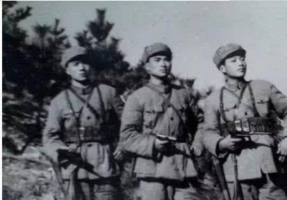 经过层层选拔,1946年9月才参军,年龄刚刚才18岁的,来自盐城县上冈镇