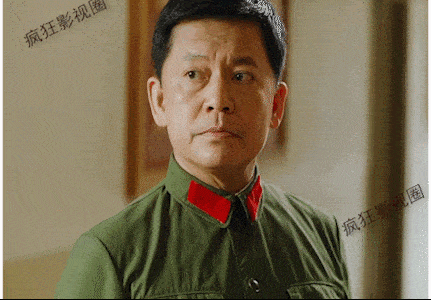 李幼斌大器晚成,和小13岁美妻恩爱如初,远比李云龙还精彩_亮剑_电影