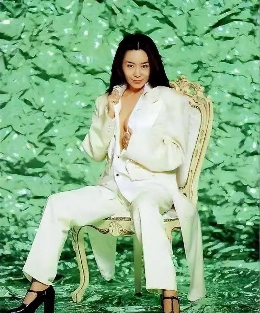 2,刘德华前女友其他衣着分析1.